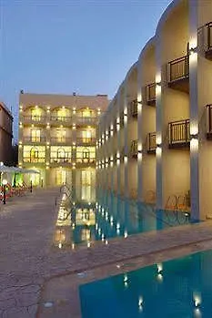 Golden Apartmanhotel 2*
